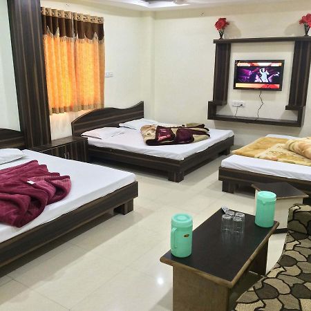 Hotel Vrandavan Palace Near Mahakal Temple Uddzsaín Kültér fotó