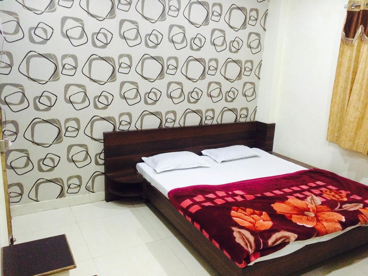 Hotel Vrandavan Palace Near Mahakal Temple Uddzsaín Kültér fotó
