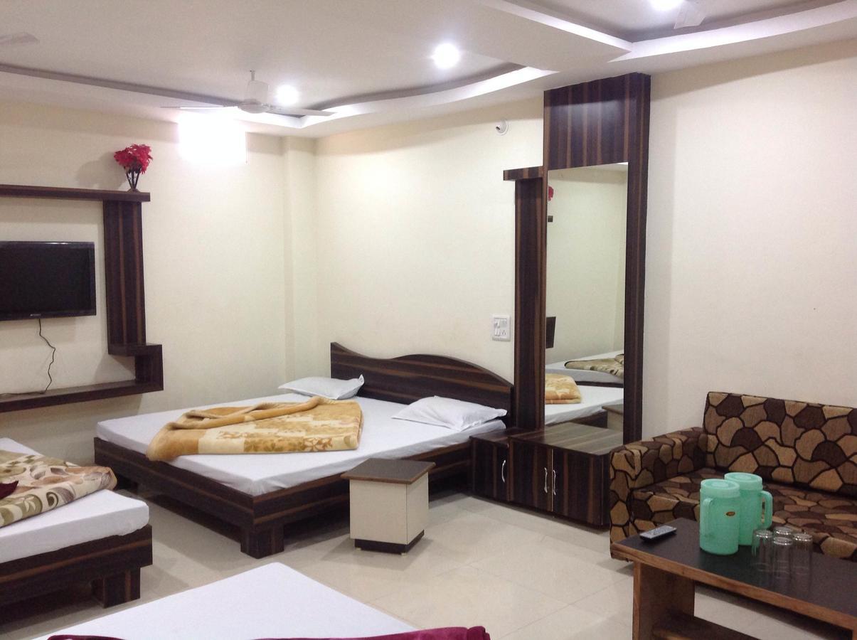Hotel Vrandavan Palace Near Mahakal Temple Uddzsaín Kültér fotó