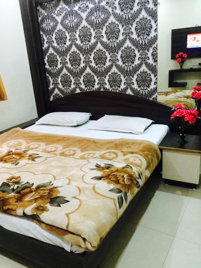 Hotel Vrandavan Palace Near Mahakal Temple Uddzsaín Kültér fotó