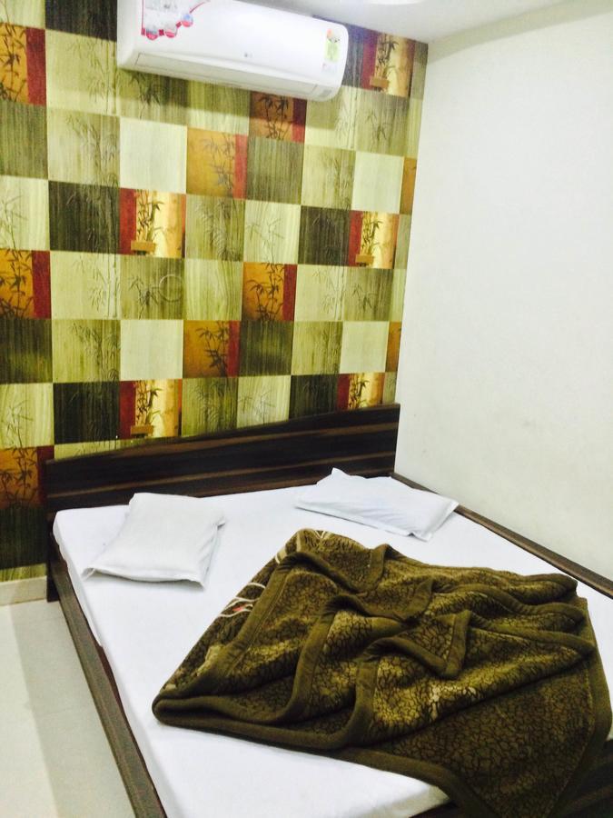Hotel Vrandavan Palace Near Mahakal Temple Uddzsaín Kültér fotó