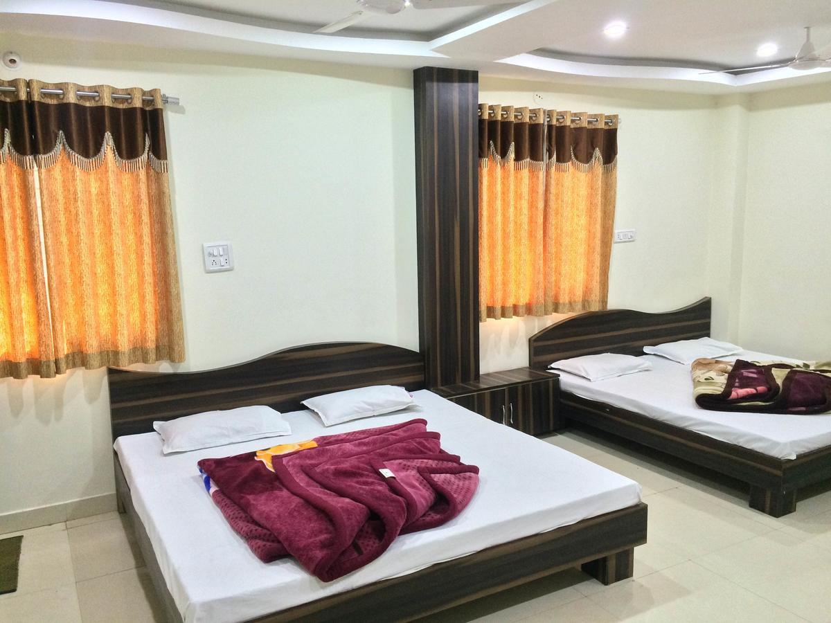 Hotel Vrandavan Palace Near Mahakal Temple Uddzsaín Kültér fotó
