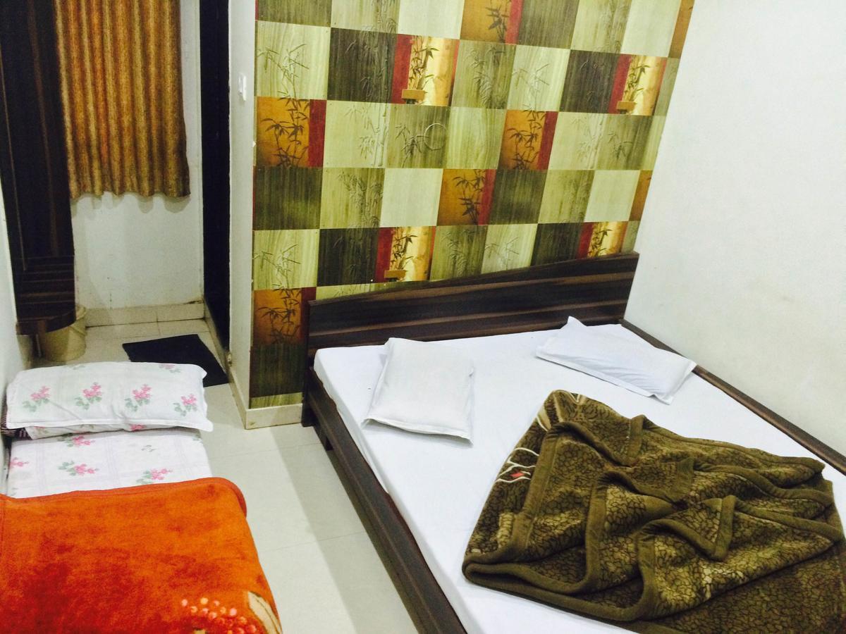 Hotel Vrandavan Palace Near Mahakal Temple Uddzsaín Kültér fotó