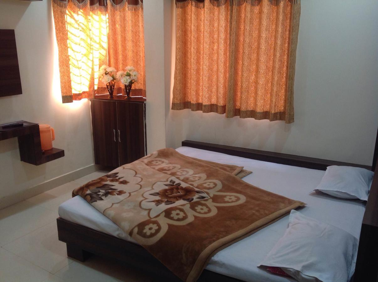 Hotel Vrandavan Palace Near Mahakal Temple Uddzsaín Kültér fotó
