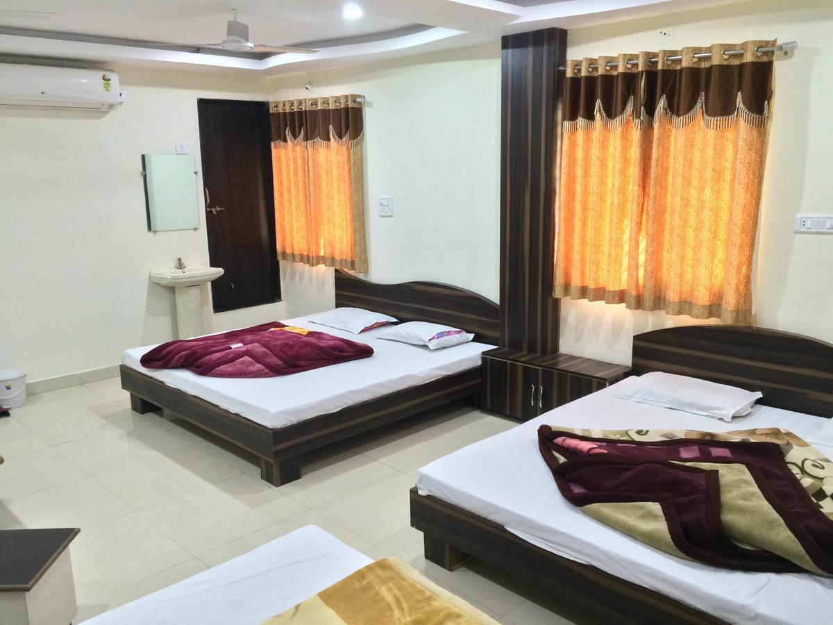 Hotel Vrandavan Palace Near Mahakal Temple Uddzsaín Kültér fotó