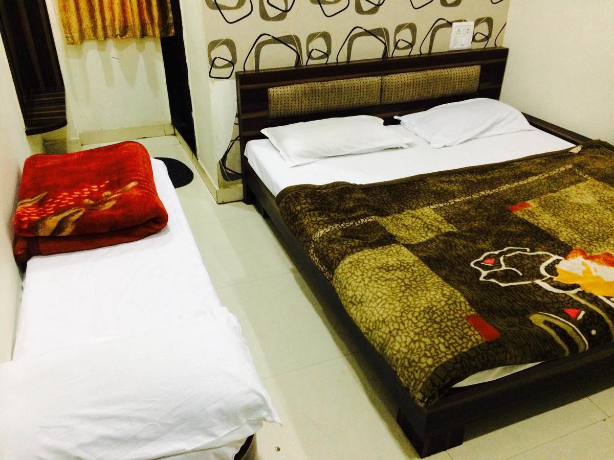 Hotel Vrandavan Palace Near Mahakal Temple Uddzsaín Kültér fotó